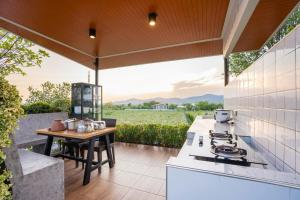 Wind hill pool villa