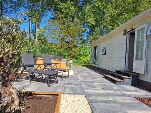 Stelle Maris Wellness, carefree enjoyment! Private Sauna & Hottub in Zeeland, Airco, Free Wifi and more!