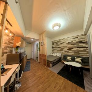 Cozy Staycation Near Cebu Airport with Pool & Gym , Free Wifi