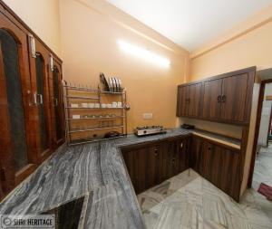 Shri Heritage - Entire Cozy Floor at Assi, Varanasi