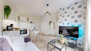 expat renting - Le Pastel - Netflix - Zenith