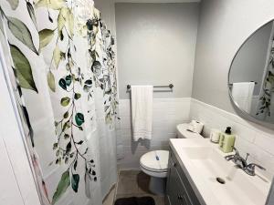 Stylish 1B1B Unit with kitchen and pool