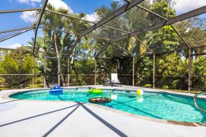 3BR With HUGE 2k sq ft Lanai & Seasonally Heated Pool