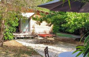 Maisons de vacances Cozy Home In Roquemaure : photos des chambres