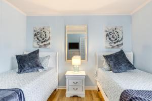 1 Mi to Barefoot Landing Condo with Pool Access!