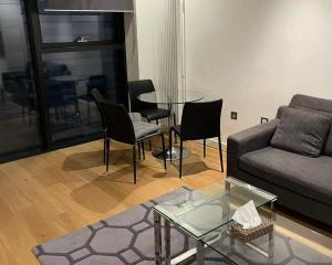 Lovely One-Bedroom Meadows Park Central Location