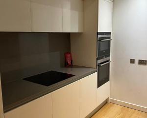 Lovely One-Bedroom Meadows Park Central Location
