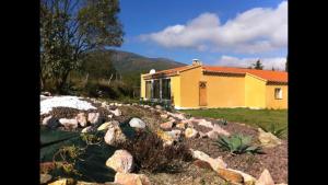 Canigou Gites big pool sleeps many