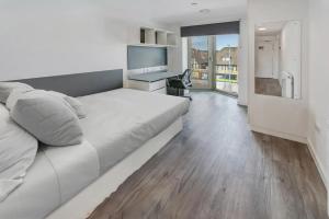 For Students Only Chapter White City in London