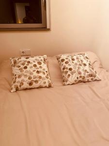 Bright & Fully Equipped 2BR Apartment, 3 min from Beach, Surrounded by Parks