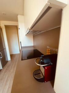 Bright & Fully Equipped 2BR Apartment, 3 min from Beach, Surrounded by Parks