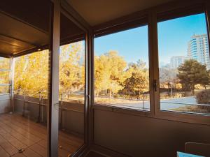 Bright & Fully Equipped 2BR Apartment, 3 min from Beach, Surrounded by Parks