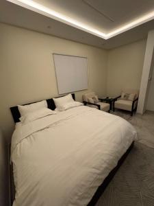 Comfort Studio A3 in Narjis district near King Khalid Airport