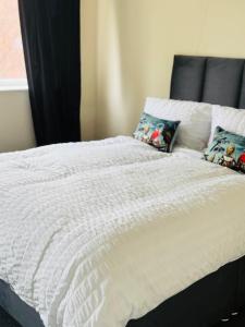 Central Upton Upon Severn 2 bedroom property sleeps 6