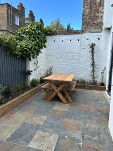 6 Double Bedroom House Hampstead Heath in Camden