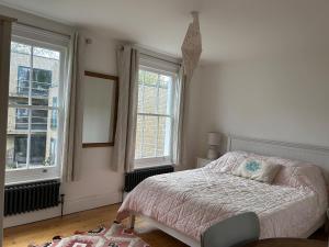 6 Double Bedroom House Hampstead Heath in Camden