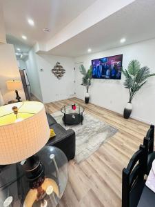 Beautiful 1 bedroom suite close to YYC airport