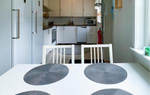 Cozy Apartment In Skärblacka With Wifi