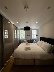 Covent Garden 2-Bed Apt Sleeps 6 4 Mins to Tube