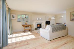 Beautiful Cottage with Expansive Countryside Views