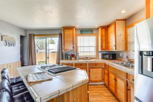 < 1 Mi to Lake Almanor: Home w Furnished Decks!