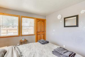 < 1 Mi to Lake Almanor: Home w Furnished Decks!