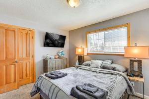 Less Than 1 Mi to Lake Almanor Home with Furnished Decks!