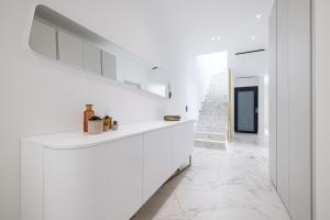 Villas VILLA PIBONSON - Villa d Exception a Mougins - Luxe, Piscine et Spa : photos des chambres