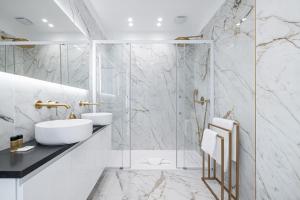 Villas VILLA PIBONSON - Villa d Exception a Mougins - Luxe, Piscine et Spa : photos des chambres