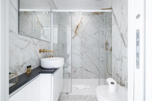 Villas VILLA PIBONSON - Villa d Exception a Mougins - Luxe, Piscine et Spa : photos des chambres