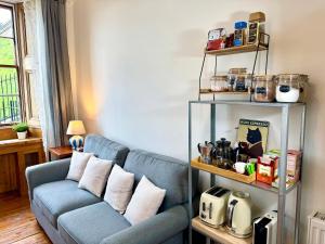 Cosy Flat in front of Castle