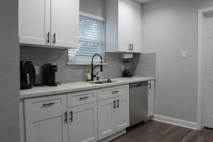 Homey 2Bed 1Bath Home in Quiet Neighborhood