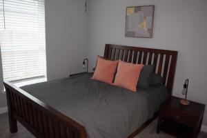 Homey 2Bed 1Bath Home in Quiet Neighborhood