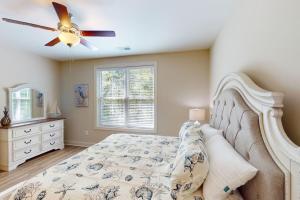 81 Del Ray Drive 2B 3 Bedroom condo with pool close to the Marshwalk