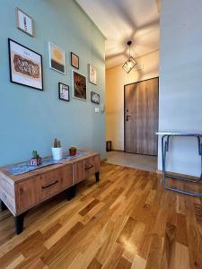 Sun & Sand - Long Beach Apartment