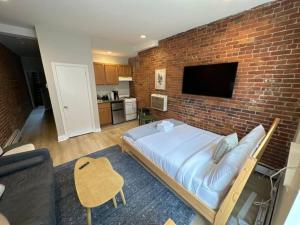 Cozy Central South End Studio