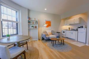Elegant Prudential Area Studio