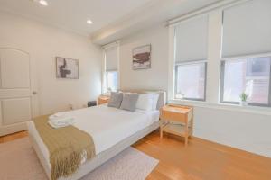 Simple 2 Bed 2 bath Close to Fenway