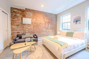 Peaceful South End Studio