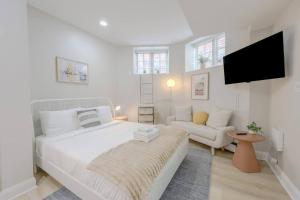 Quaint Studio Apt Steps from Back Bay