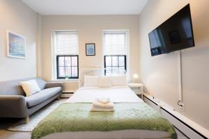 Bright Modern Studio in the South End