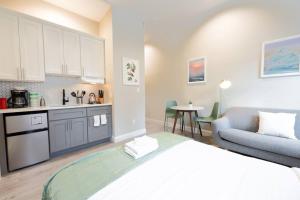 Bright Modern Studio in the South End