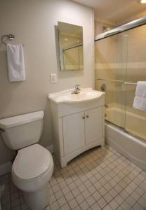 Comfy Back Bay Alcove Studio Apt