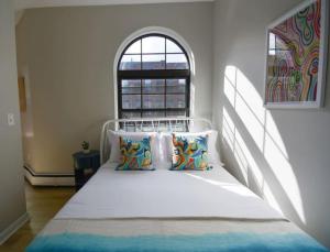 Comfy Back Bay Alcove Studio Apt