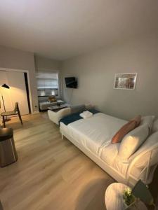 Sleek Back Bay Studio