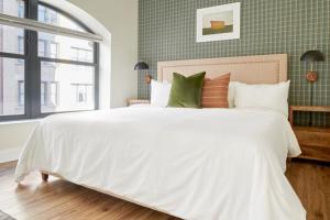 Bold and Spacious 2 Bed in Boston Financial District