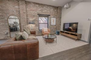 Charming 1 Bedroom Apt Laundry in Unit