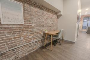 Elegant 2 Bedroom Prime Location