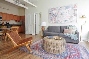 Lavish FIDI 2br 2ba Close to everything