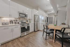 Stylish Downtown 2 Bedroom